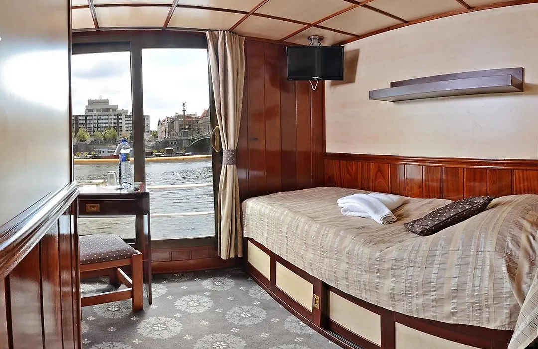 Florentina Boat-1