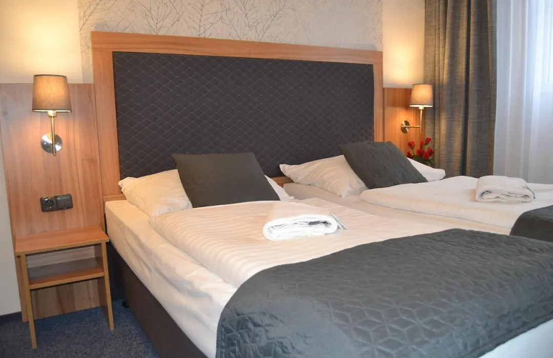 Hotel Bohemians-1