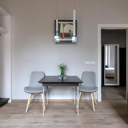 Numa Prague Poise-3