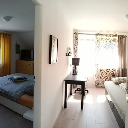 Cozy Gardens Apartments In Prague-3