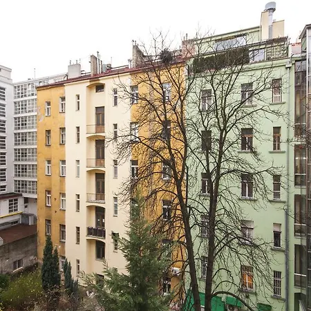 Manesova Astra Apartment-3