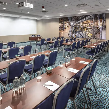 Courtyard By Marriott Prague City-3
