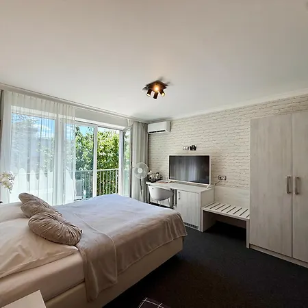 Grand Petit Hotel-2