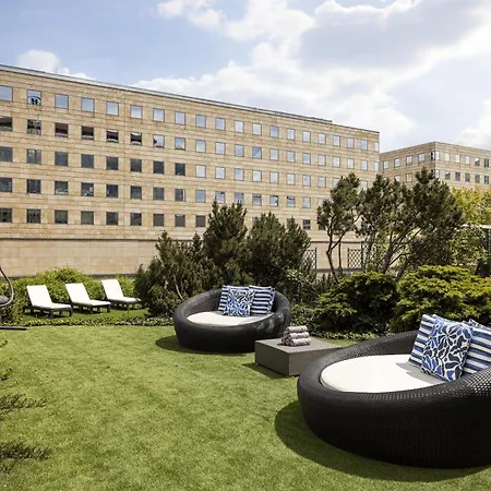 Hilton Prague Atrium-3