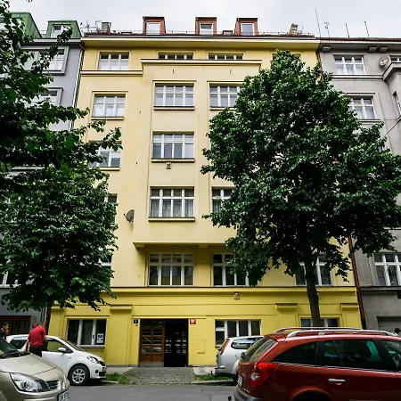 Flying Bed Apartment Close To Prague Castle And Airport-2