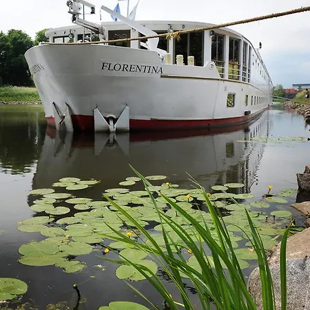 Florentina Boat-2