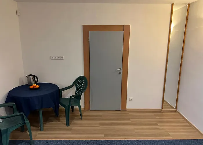 Buddha'S Clubhouse - Relax Room With Free Parking And Breakfast Prag