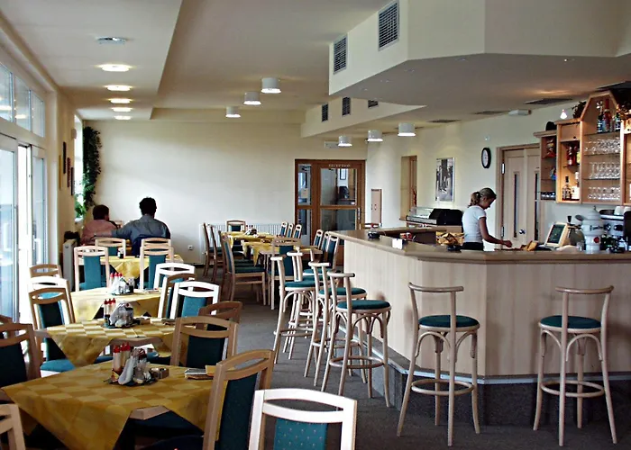 Hotel Smaragd Prag Mit Golfplatz