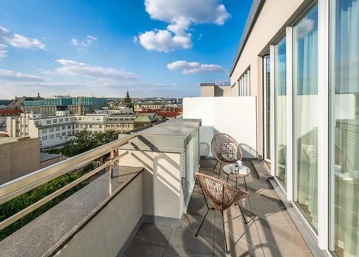 Vn17 Rooftop Suites By Adrez Prag