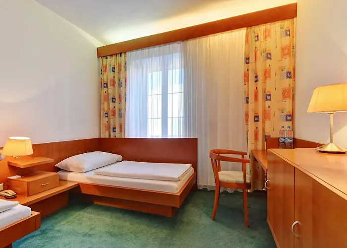 Hotel Popelka Prag Mit Golfplatz